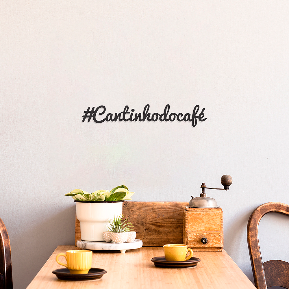 Lettering de Parede Cantinho do Café é uma ótima opção para destacar esse espaço na cozinha ou sala de jantar.